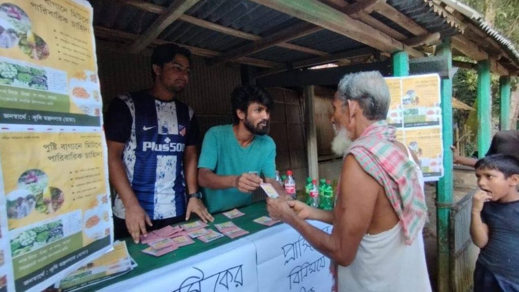 কুমিল্লা বিশ্ববিদ্যালয়ের গণযোগাযোগ ও সাংবাদিকতা বিভাগের পঞ্চম ব্যাচের শিক্ষার্থীদের একটি গ্রুপ “বাড়ির আঙিনায় সবজি চাষ” শীর্ষক একটি ক্যাম্পেইন পরিচালনা করেন।