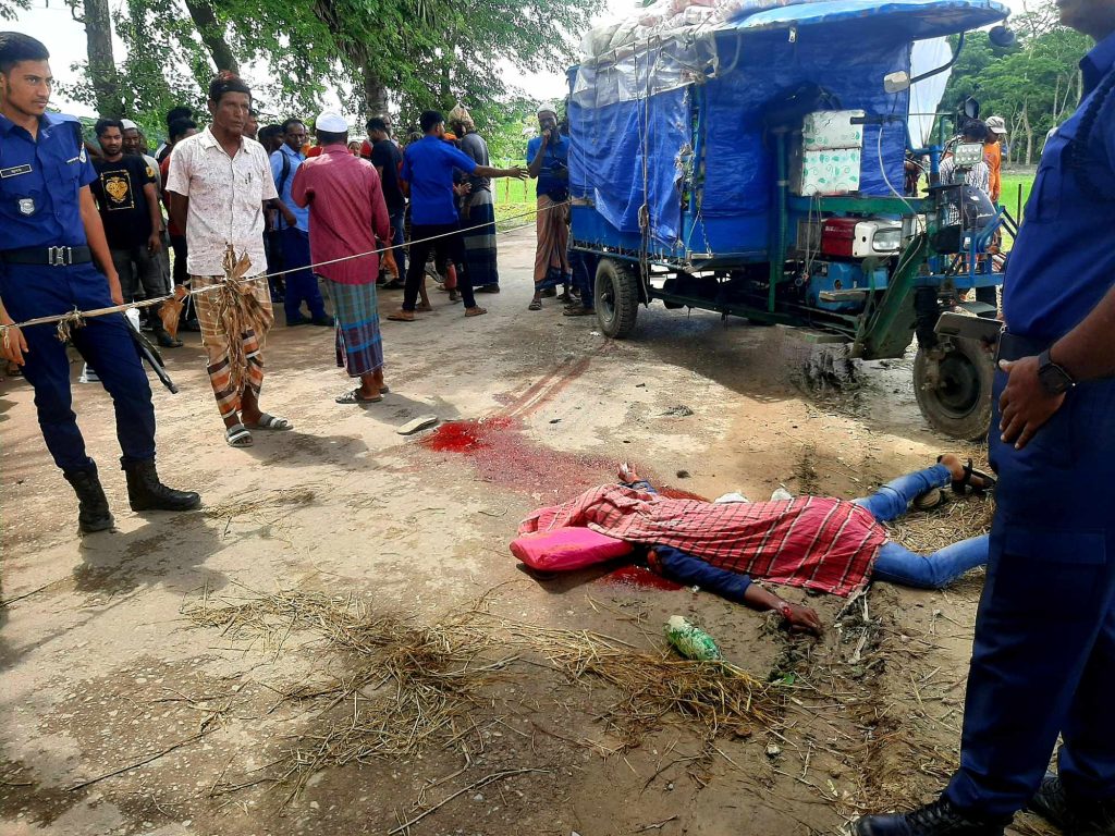 কলাপাড়ায় টমটমের চাপে প্রাণ হারালো এক যুবক।