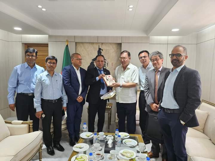 ড.যশোদা জীবন দেবনাথ সহ এডিবির প্রতিনিধির সৌজন্য সাক্ষাত কৃষিমন্ত্রীর সাথে