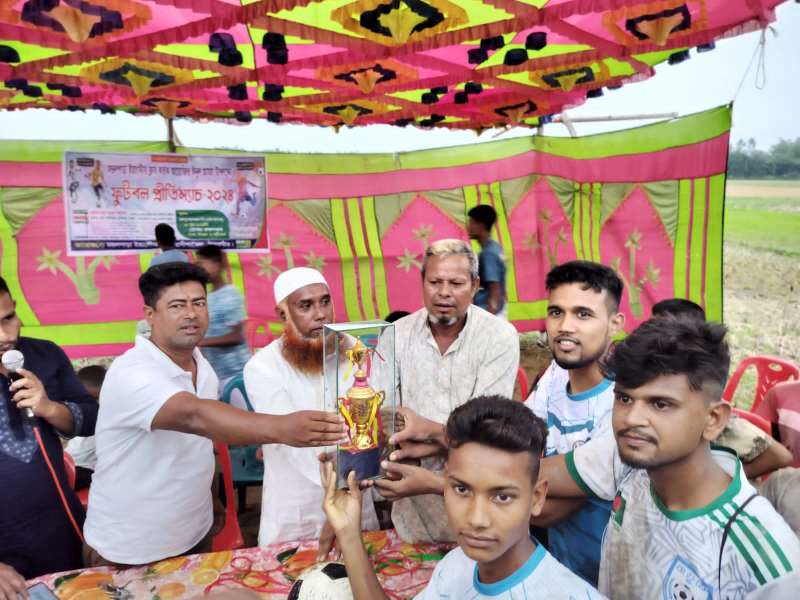 বিবাহিত-অবিবাহিত ফুটবল ম্যাচ, চ্যাম্পিয়ন অবিবাহিতরা..