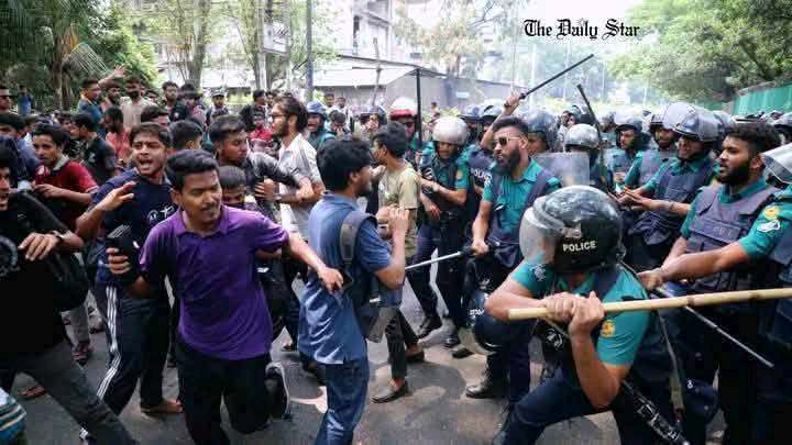 কলাম: ছাত্রের রক্তে রঞ্জিত রাজধানী: জগন্নাথ বিশ্ববিদ্যালয়ের শিক্ষার্থীদের ওপর পুলিশের বর্বর হামলা ও রাষ্ট্রীয় প্রতিশ্রুতির ভাঙন।
