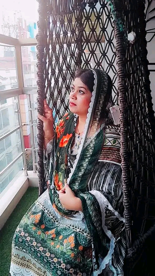 লেখিকা আলেয়া আরমিন আলো এর-কবিতা :দিন কেটেই যায়