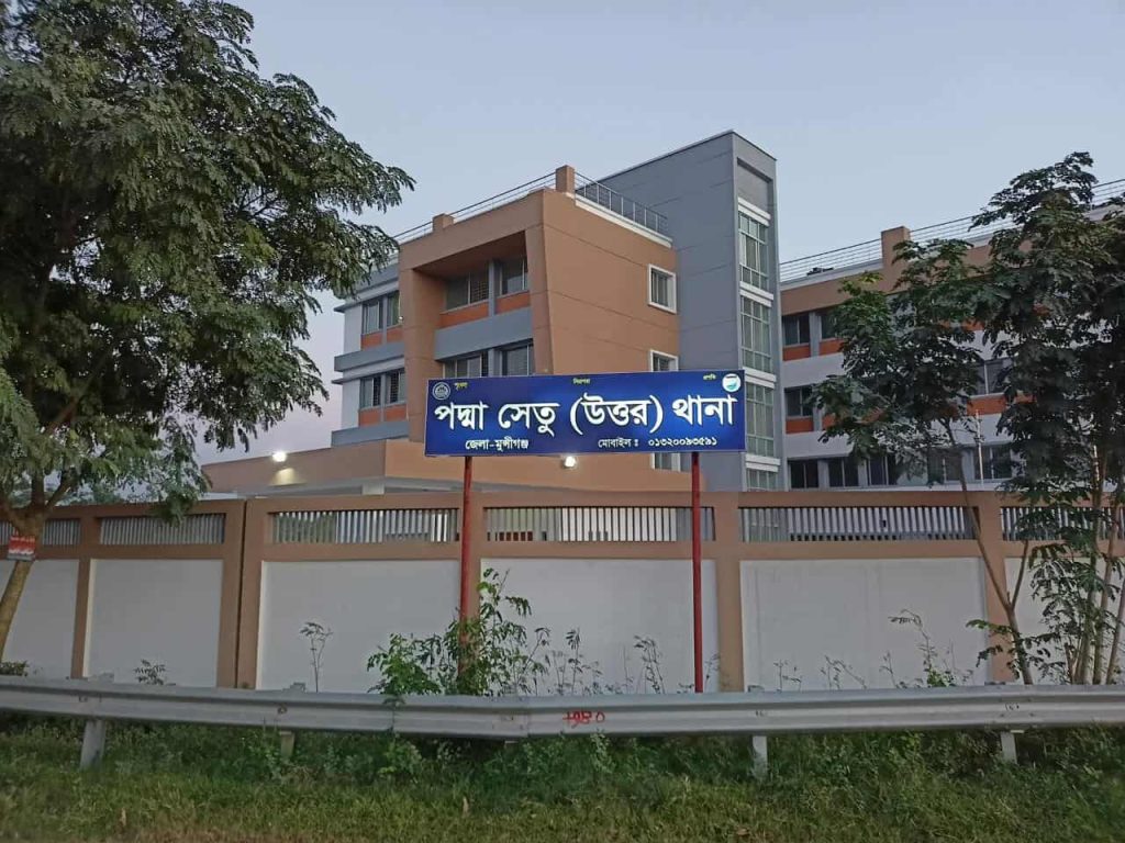 পদ্মা সেতু উত্তর থানায় মামলা নিতে চায় না এসআই মিঠুন বৈদ্য ঘুষ নেওয়ার অভিযোগ। 