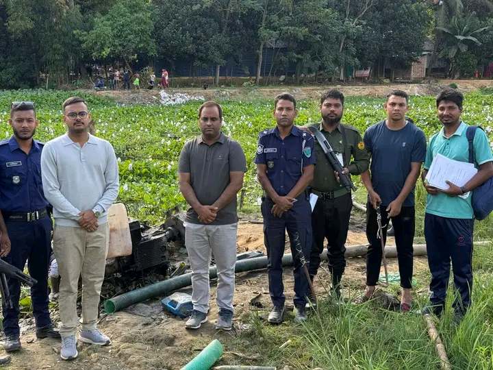 বাহুবলে সরকারি ছুটির দিনে বালু খেকোদের বিরুদ্ধে অভিযান, ড্রেজার মেশিনসহ সরঞ্জাম জব্দ