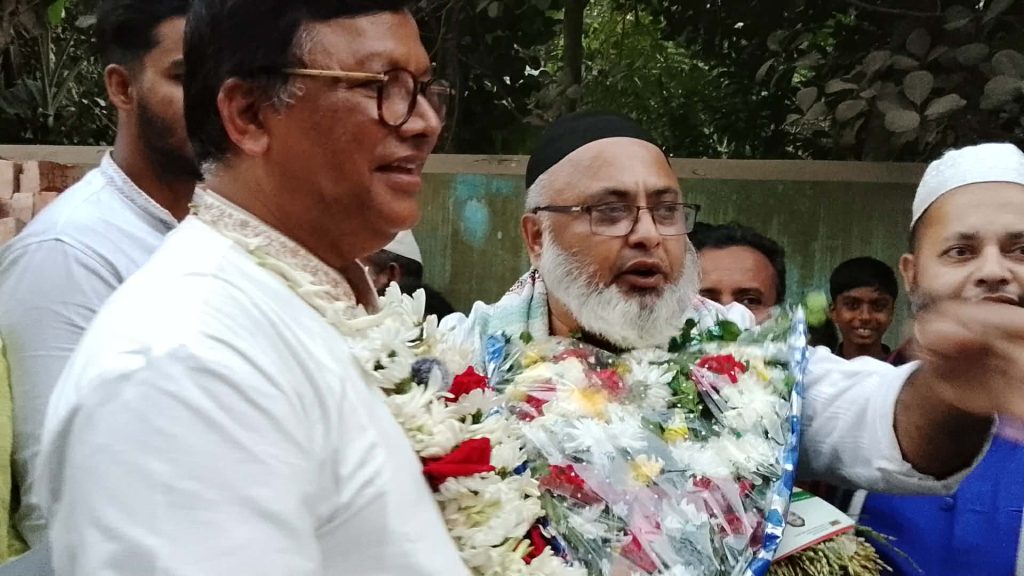 মুন্সীগঞ্জে বিএনপির মুন্সীগঞ্জ ৩ আসনের মনোনয়ন প্রত্যাশী মোশারফ হোসেন পুস্তির ৩১ দফা বাস্তবায়নের লক্ষ্যে লিফলেট বিতরণ ।