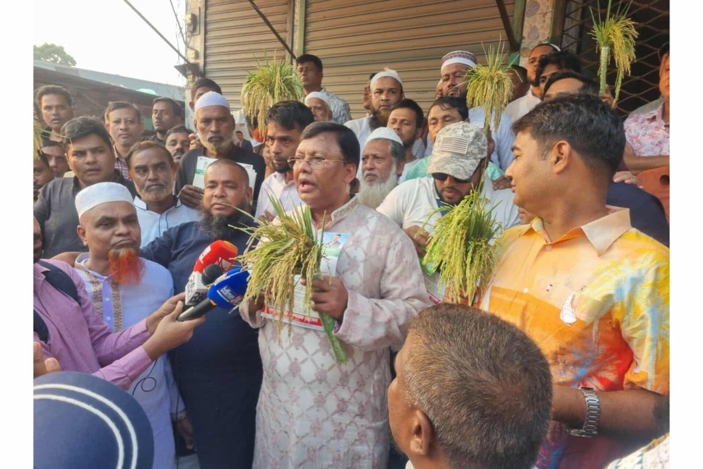 মুন্সিগঞ্জে ৩১ দফা বাস্তবায়নের লক্ষ্যে মনোনয়ন প্রত্যাশে লিফলেট বিতরণ করলেন মোশারফ হোসেন পুস্তি ।