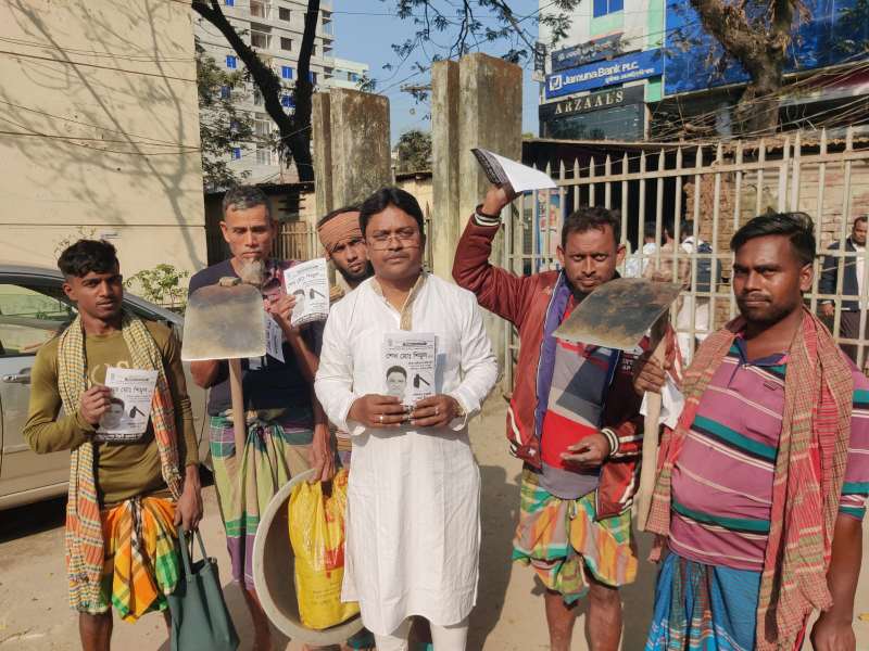 মুন্সীগঞ্জ-৩ আসনে বিপ্লবী ওয়ার্কার্স পার্টি ও গণতন্ত্র মঞ্চ মনোনীত প্রার্থী সাংবাদিক শেখ মো. শিমুল গনসংযোগ ব্যস্ত সময় পার করছেন।