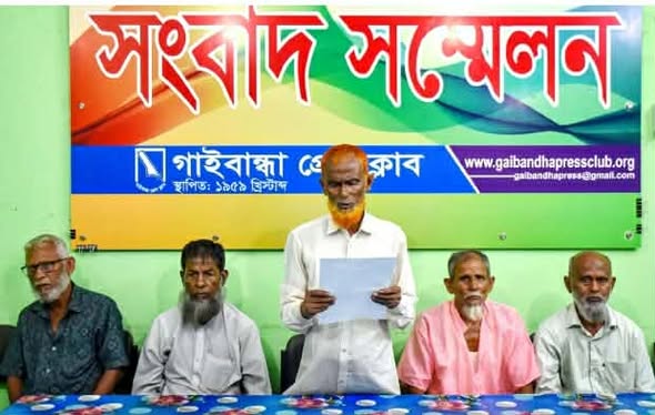 রাস্তা নিয়ে বিরোধের জেরে স্কুল শিক্ষকের বাড়িতে হামলা, লুটপাট; মামলা নেয়নি থানা। 